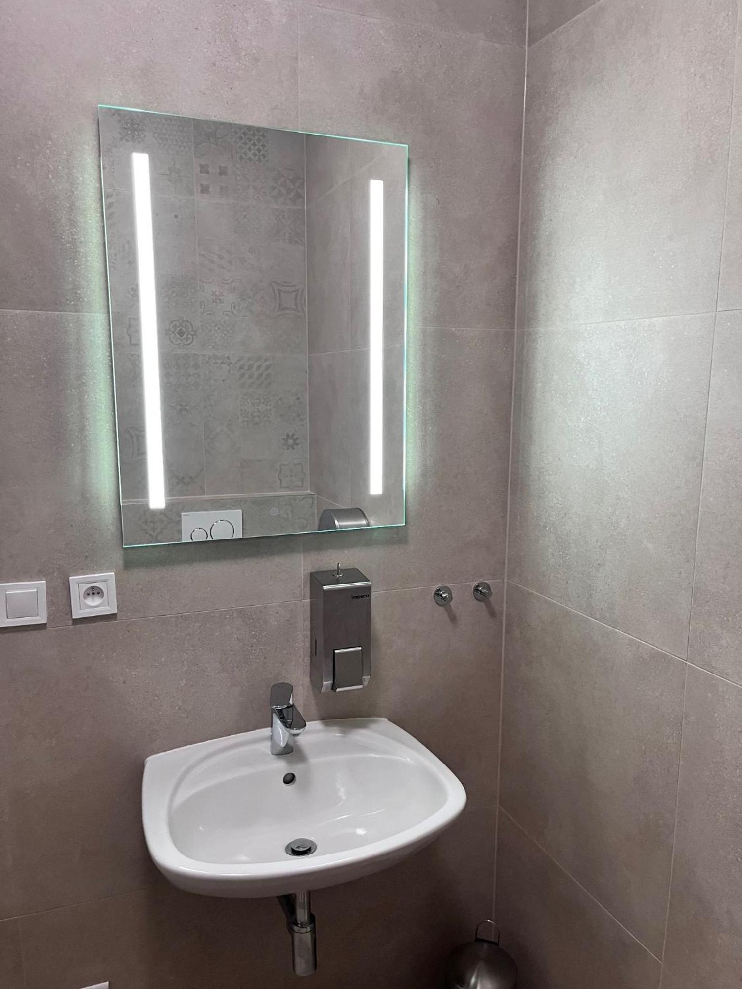 New City Centre Garden Apartment - Central Location براغ المظهر الخارجي الصورة