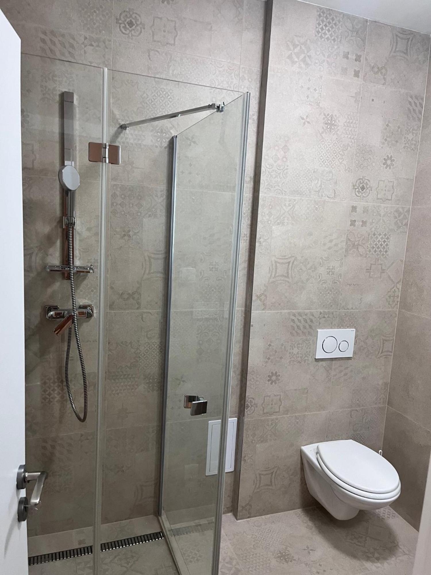 New City Centre Garden Apartment - Central Location براغ المظهر الخارجي الصورة