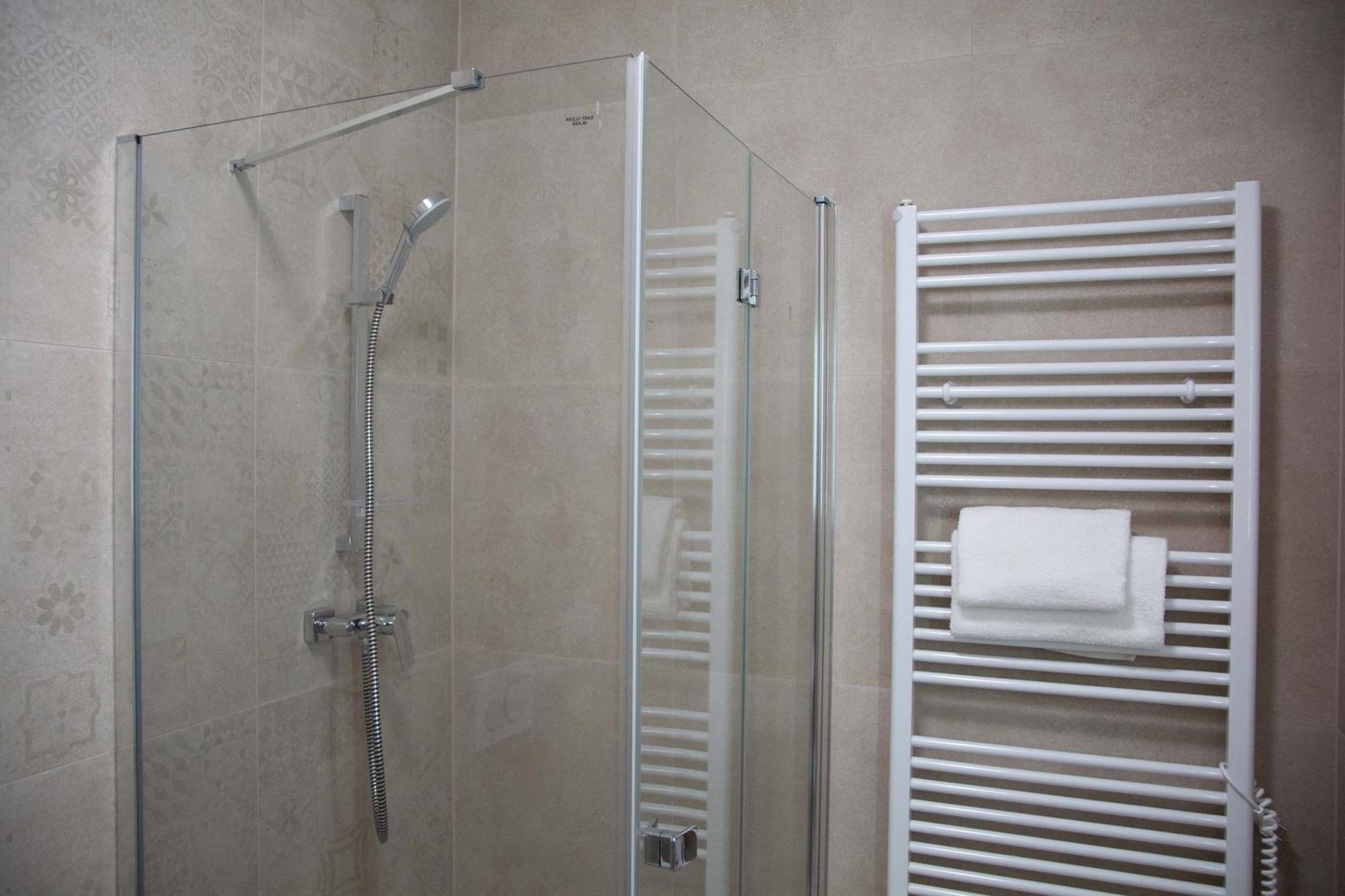New City Centre Garden Apartment - Central Location براغ المظهر الخارجي الصورة